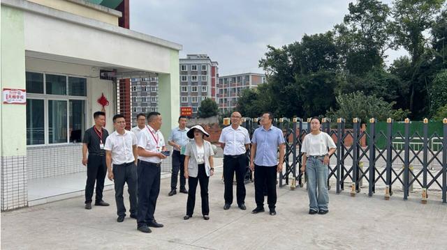 清羽率队到中都镇中心学校检查指导工作开元棋牌试玩宜宾市屏山县政府副县长余(图3)