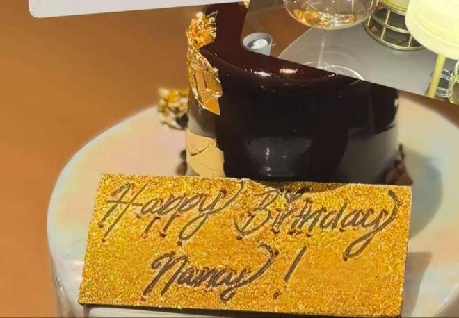 生日蛋糕是绿色的她在伦敦的豪宅曝光开元棋牌章泽天素颜庆祝32岁生日(图5) 生日蛋糕是绿色的她在伦敦的豪宅曝光开元棋牌章泽天素颜庆祝32岁生日(图5)