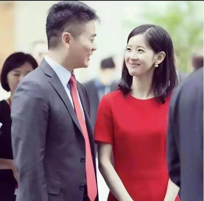 生日蛋糕是绿色的她在伦敦的豪宅曝光开元棋牌章泽天素颜庆祝32岁生日(图6) 生日蛋糕是绿色的她在伦敦的豪宅曝光开元棋牌章泽天素颜庆祝32岁生日(图6)